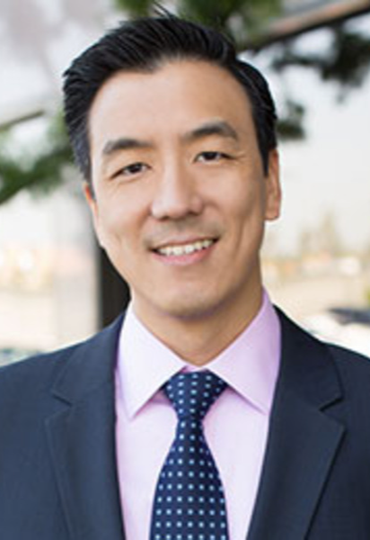 Jen Chow 醫師，委員會認證的臉部整形外科醫生
